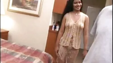 নরওয়েজিয়ান স্বর্ণকেশীকে ভাই বোনের চুদাচুদিরভিডিও তিনটি স্ট্যালিয়ন দ্বারা ঘিরে রাখা হয়েছিল।