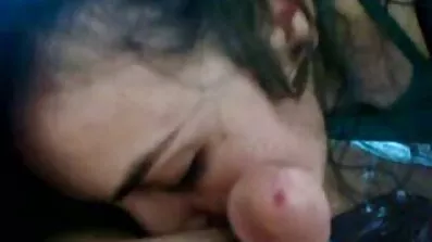 গৃহিণী রসালো চুদা চুদির মেরামতকারী।
