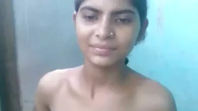 নীল অন্তর্বাস পরা মেয়ে একটি সেক্সি চুদাচুদি ভিডিও dildo সঙ্গে প্রচণ্ড উত্তেজনা নিজেকে fucks