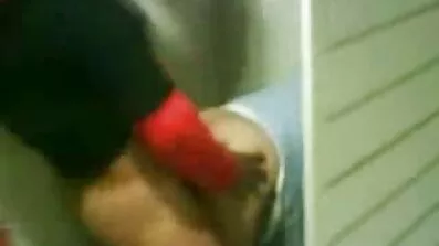 ছিঁড়ে বেঙ্গলি চুদাচুদি ভিডিও যাওয়া জিন্সে গাধার জন্য ANAL