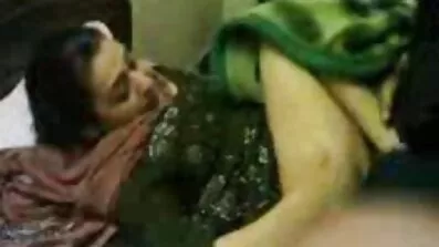 রাতে চুদাচুদির ভিডিও সানি লিওন পার্কের বেঞ্চে