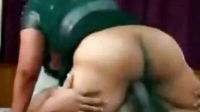 রাশিয়ার একটি মডেল প্রথমবারের মতো আমার হুকে মা ছেলের চুদা চুদির ভিডিও এসেছে।