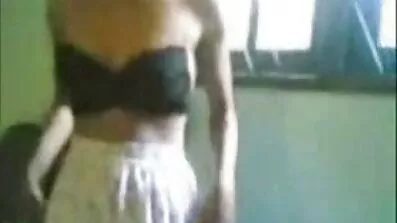 আমার গলা নিচে কাম. বাংলা চুদাচুদি video স্লোপি ব্লোজব এবং গভীর গলা