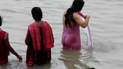 হোস্টেলের ছেলেরা মেয়েটির সাথে মজা বাংলা ভাবির চুদা চুদি করেছিল।