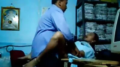 আমি ডাইরেক চুদাচুদিরভিডিও নিছক স্টকিংস এবং অন্তর্বাস মধ্যে দুইবার আমার ভিজা ভগ কাম করা