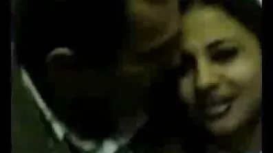নাদিয়া একটি মৃদু কুনিলিঙ্গাস এবং একটি চুদাচুদি চুদাচুদি ভিডিও বড় শিশ্ন সঙ্গে যৌন মিলন
