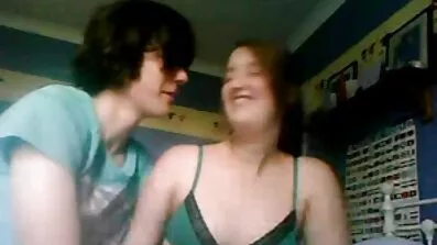 ভগ চুদা চুদির xxx মধ্যে তার শিশ্ন shoves