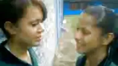 একটি চুদাচুদি ভিডিও দেখাও হোস্টেলে একজন নবীনের জীবনে 1 দিন